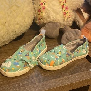Dog toms